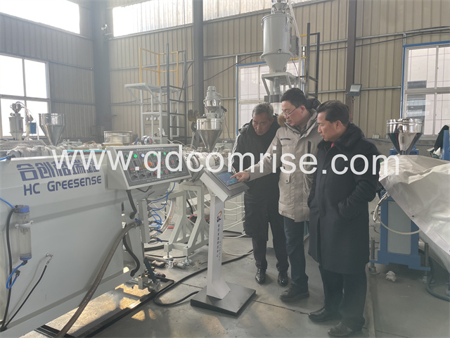 ABC tres contratos de la muestra de la máquina del tubo del HDPE de las capas 20-110m m con el cliente