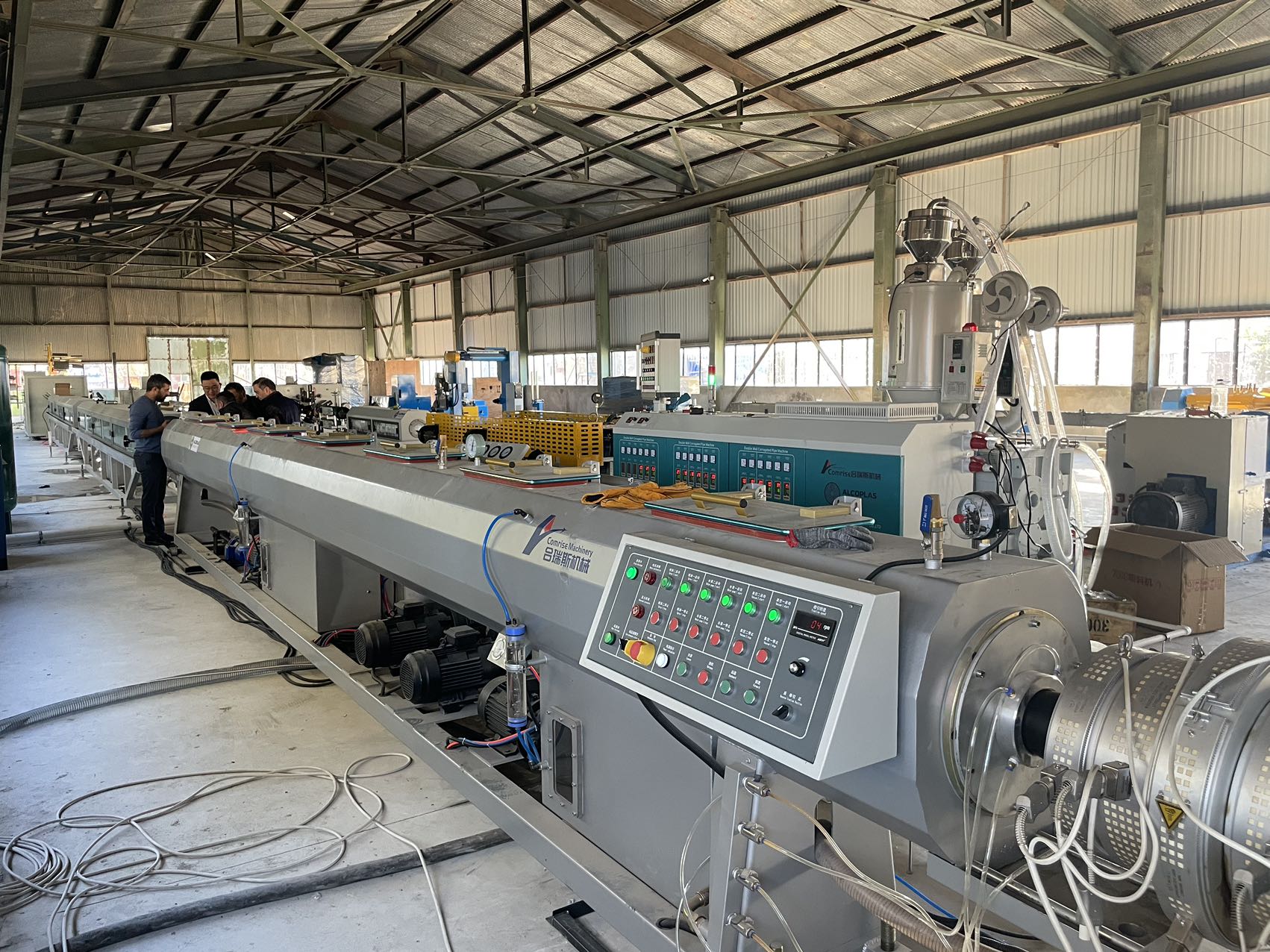 El equipo de tubería HDPE de 50-250 mm produce con éxito 75-38 tornillos de alta eficiencia
