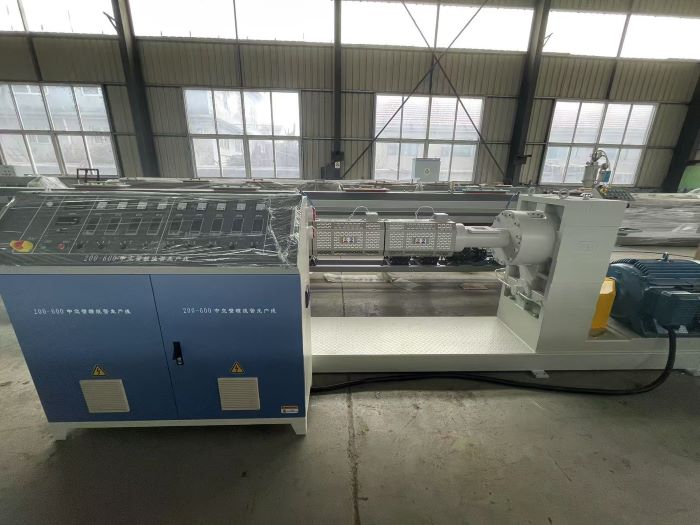 La producción de tuberías envueltas en paredes New Hollow está actualmente en curso